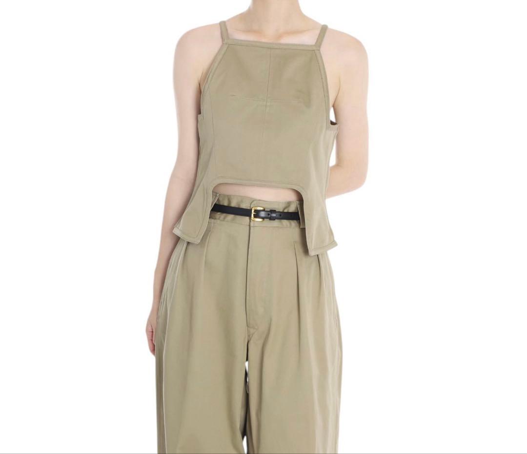 美品　UNIFORM WEAPON SQUARE-NECK TOP